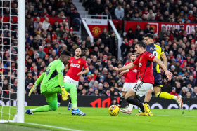 'Gave Man Utd's back four a torrid time' - PL's record goalscorer hails Solanke for display at Old Trafford