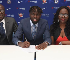 Photo Confirmation : Talented Central Defender Inks New Chelsea Contract