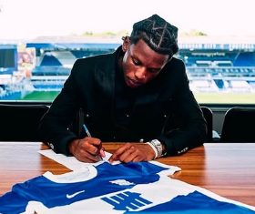 Official: Versatile Nigerian striker signs new contract with Birmingham City