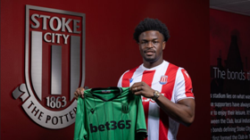 Photo confirmation : Stoke City complete signing of Super Eagles striker