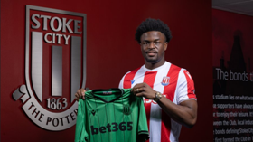 Photo confirmation : Stoke City complete signing of Super Eagles striker 