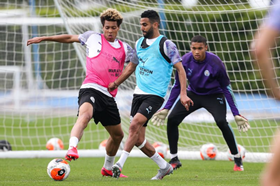  Photo : Man City Coach Guardiola Runs The Rule Over Two Nigeria-Eligible Teenagers Pre-Arsenal 