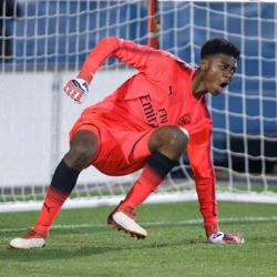 I6-Year-Old Nigerian Goalkeeper Trains With Arsenal First Team Pre-West Ham