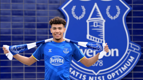 Official : Teenage Nigeria-eligible striker completes transfer to Everton 