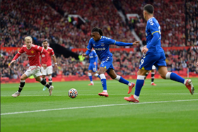 Iwobi plays through pain barrier for last few minutes in Everton's big loss to Man Utd