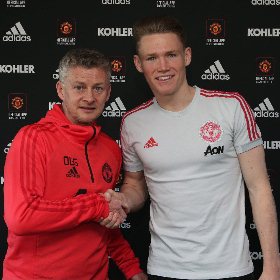 Official : Central Midfielder Inks New Deal With Manchester United Until 2023