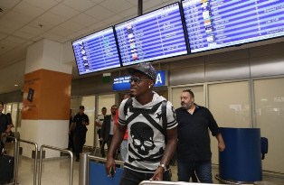 (Photo) Emenike Lands In Athens To Complete Olympiakos Move, To Earn N910M Per Season