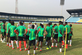Rohr Holds Team Meeting With Super Eagles Players; Update On Two Injury Doubts