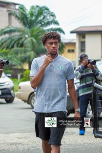 Arsenal Legend Reckons Iwobi Played A Part In Arsenal Withdrawing 4-Year Deal Offered To Ramsey
