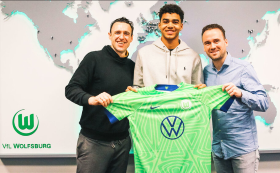 Official : Talented German-Nigerian defender extends Wolfsburg contract