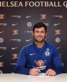 Official : Chelsea Goalkeeper Signs New Four-And-A-Half Year Deal