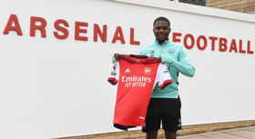 Confirmed : Pacy winger of Nigerian descent signs new deal with Arsenal 