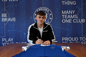 Quick and direct winger signs new contract with Chelsea