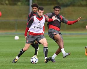 Iwobi Likely To Start On The Bench Vs Everton, Wears Black Bib Final Training