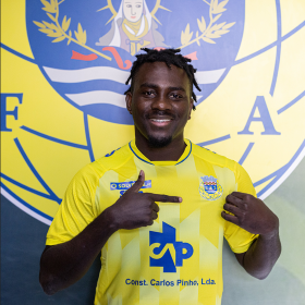 Official : Nigerian winger joins Portuguese Primeira Liga club FC Arouca