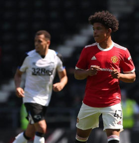 Official : 2004-born Anglo-Nigerian striker named in Man Utd's 27-man squad for training camp