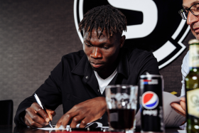 Official: Promising Nigerian midfielder signs new contract with Sparta Prague