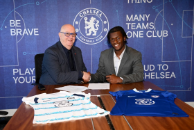 Official : Fast and powerful center forward signs new contract with Chelsea 