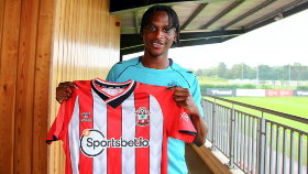 Official : Sheyi Ojo's cousin signs new contract at Southampton