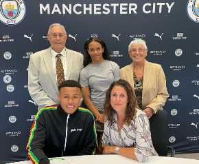 'Well done' - Man Utd rising star Shoretire congratulates Sodje on signing new Man City deal 