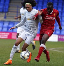 UYL Liverpool 2 Manchester United 0 : Bobby Adekanye Shows Off Dribbling Skills