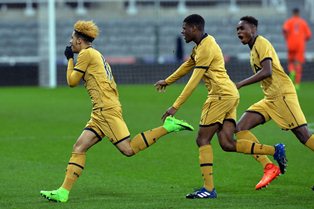 Bennetts Scores As Spurs Blow Man Utd Away With Ruthless Second Half Display