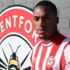 Official : Former Manchester United winger of Nigerian descent joins Brentford B