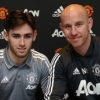 (Photo Confirmation) Goalscoring Midfielder Signs Fresh Contract With Manchester United