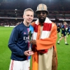 Patoranking presents Arsenal Player of the Month to Oleksandr Zinchenko