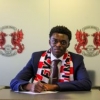 Confirmed: Combative Nigerian midfielder signs new deal with Leyton Orient