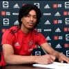 Photo: FA Youth Cup-winning midfielder eligible for three countries inks new Man Utd deal