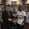 (Photo Confirmation) : Former Barcelona Striker Shakes Hands With Paykan Tehran FC