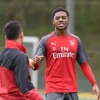 Akpom Learning New Tricks From Arsenal Star Alexis Sanchez
