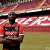 Photo confirmation : Former Grimsby Town striker Ogbu completes move to Korean club