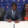Photo Confirmation : Talented Central Defender Inks New Chelsea Contract