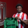 Photo confirmation : Stoke City complete signing of Super Eagles striker