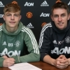 Official: Talented Manchester United Right-Back Signs New Deal