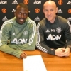 (Photo Confirmation) Exciting Midfielder Signs New Contract With Manchester United