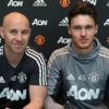 (Photo Confirmation) Manchester United Goalkeeper Signs New Contract